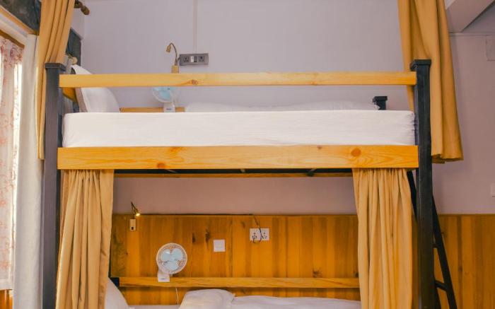 Roamers Inn - Hostel