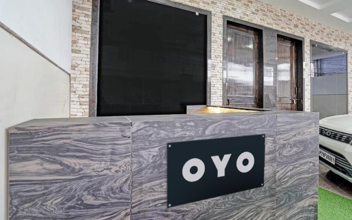 HOTEL O AMR GRAND Govindpuri Junction