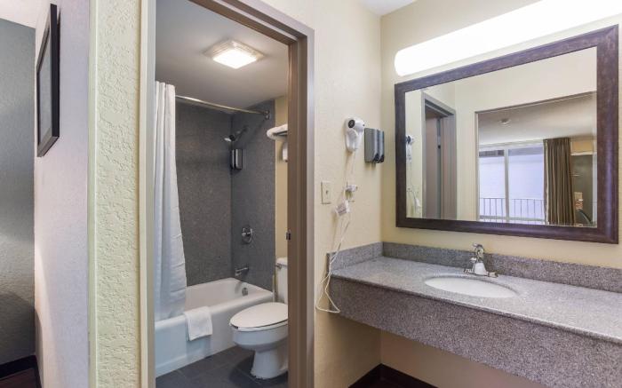 Econo Lodge Gallatin - Metro Nashville