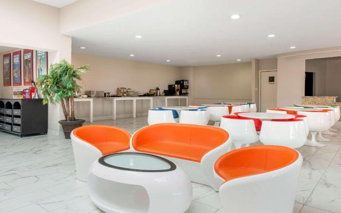 Clarion Inn & Suites Kissimmee-Lake Buena Vista South