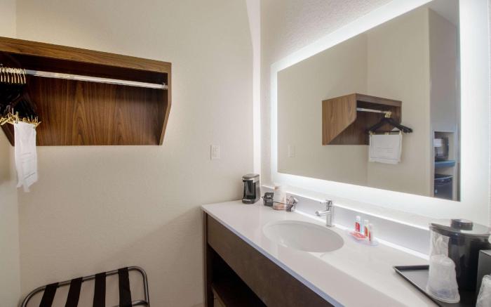 Econo Lodge Inn & Suites Foley-North Gulf Shores