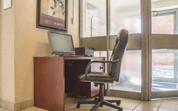 Comfort Suites