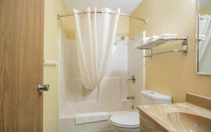 Econo Lodge Lansing - Leavenworth