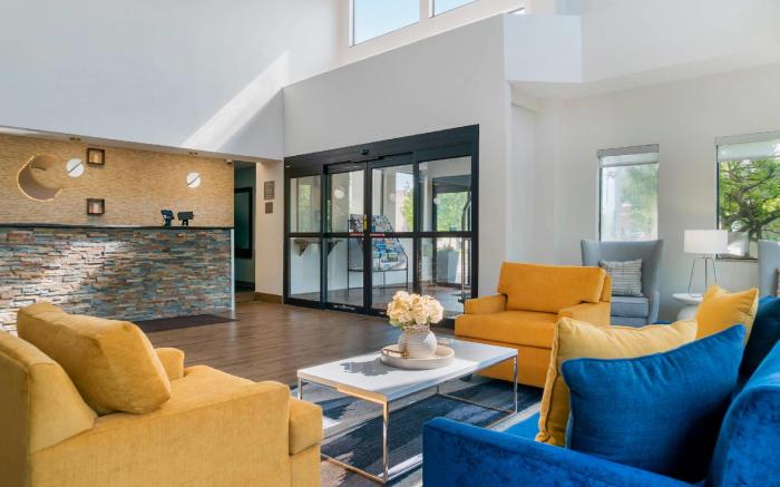 Comfort Suites Auburn Hills-Detroit