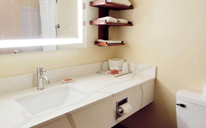 Econo Lodge Fargo - West Acres