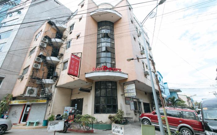 RedDoorz near Quirino Station Manila