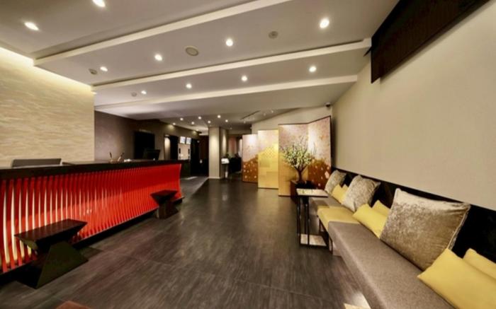 Kuromon Crystal Hotel