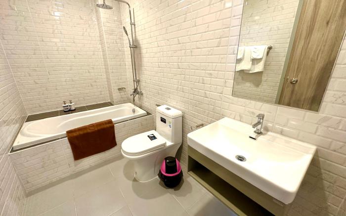 Rise Hotel 1, in Korat's city center with bathtub