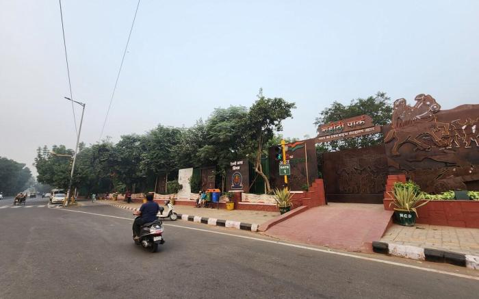 Homlee-Vintage 2BHK Apt Near Central Delhi