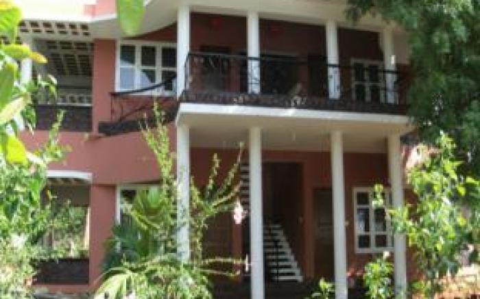 Inn Pondiville Forest Retreat