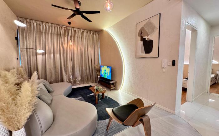 Paradigm Residence JB L26(10pax) by Ucome Homestay