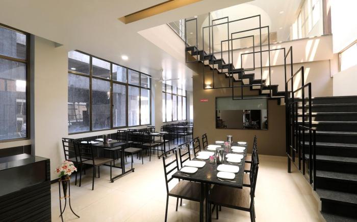 OYO 12844 Sri Sai Suites