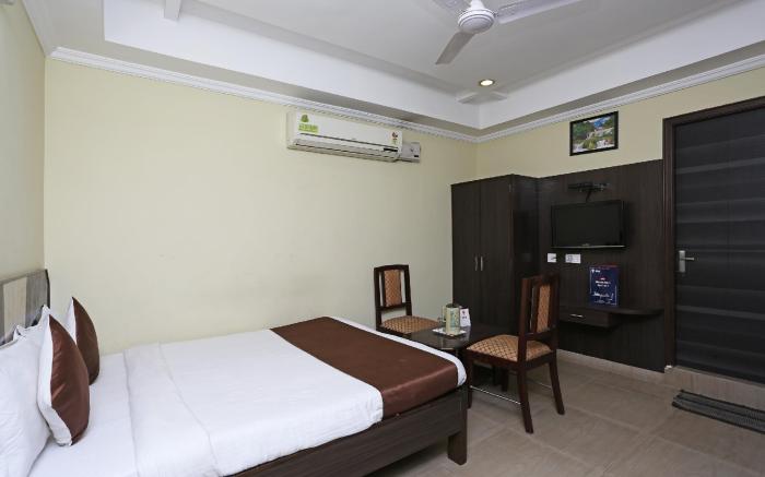 Hotel O Saraswathi Residency Near SR Nagar Metro Station