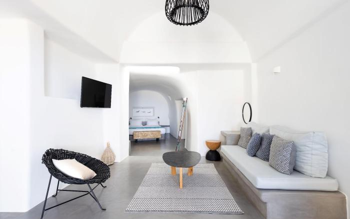 Danae Suites Santorini