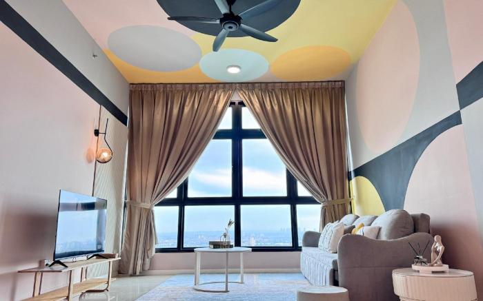 Paradigm Residence JB L22(10pax) by Ucome Homestay
