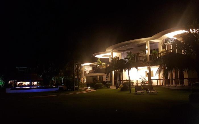 Vidahomes - Gorgeous Beachfront Penthouse