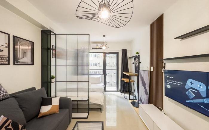 Ultra-Modern 1BR in Shore 2 Res Steps from MOA 5X9