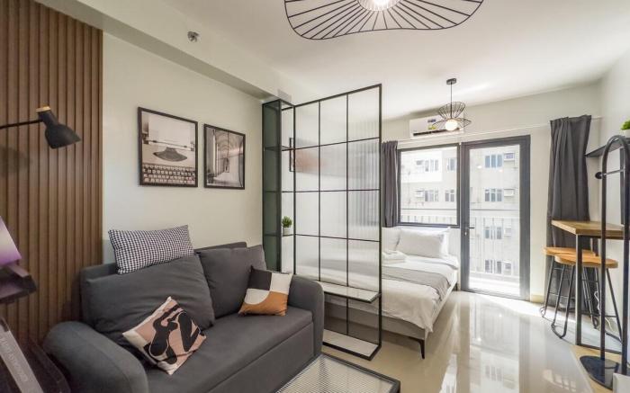 Ultra-Modern 1BR in Shore 2 Res Steps from MOA 5X9