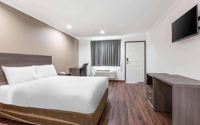 Baymont by Wyndham Bakersfield