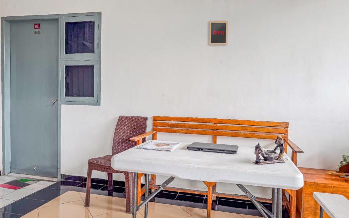 OYO 93683 Kost Naura