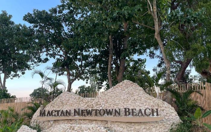 Mactan near Airport Luxury Condo Gateway