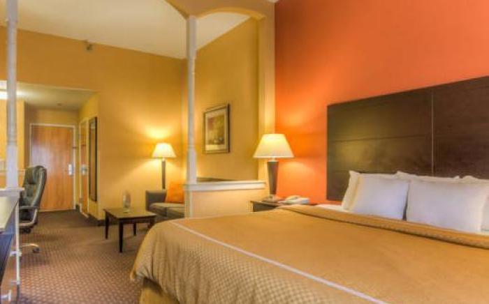 Comfort Suites At Rivergate Mall