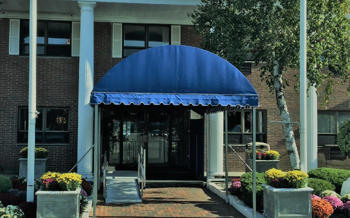 Lakeside Inn