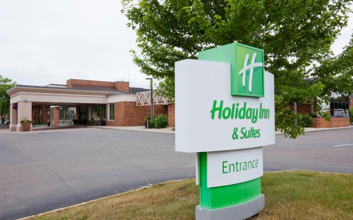 Holiday Inn & Suites St. Cloud By IHG