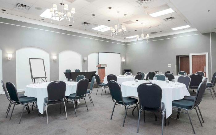 Sandman Hotel Montreal-Longueuil