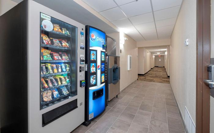 Red Roof PLUS+ Jacksonville - Southpoint