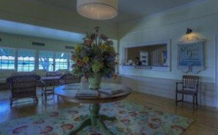Spruce Point Inn Resort & Spa