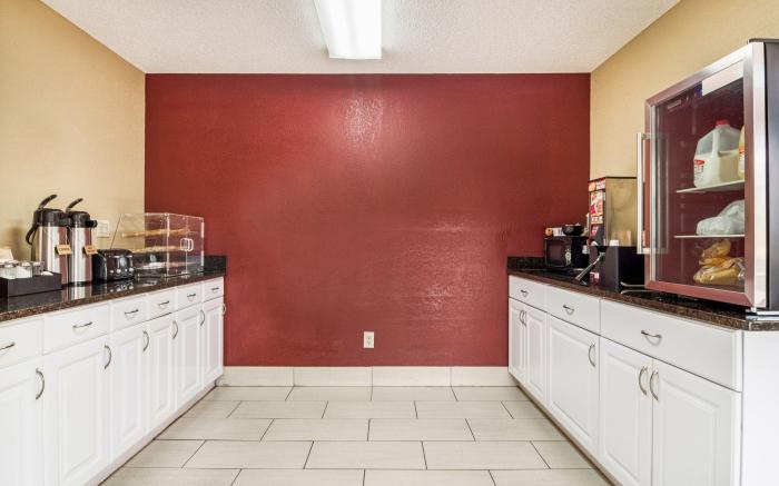 Red Roof Inn Acworth - Emerson/ LakePoint South