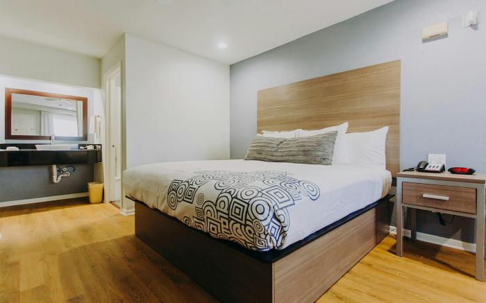 Passport Inn & Suites