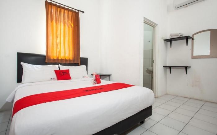 RedDoorz Plus near Galaxy Mall