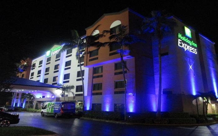 Holiday Inn Express and Suites Fort Lauderdale Airport West By IHG