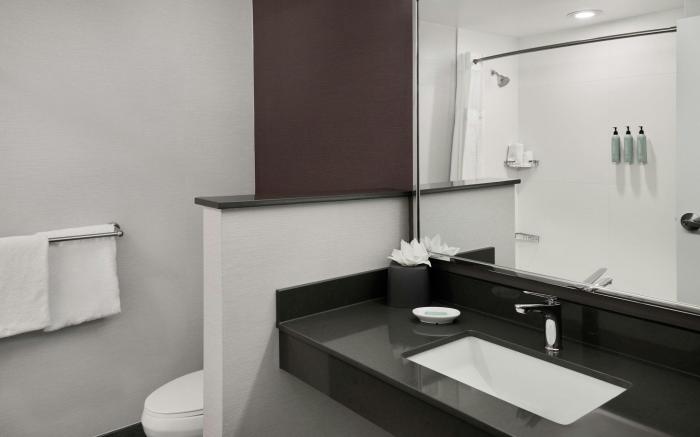 Courtyard by Marriott Kansas City Shawnee