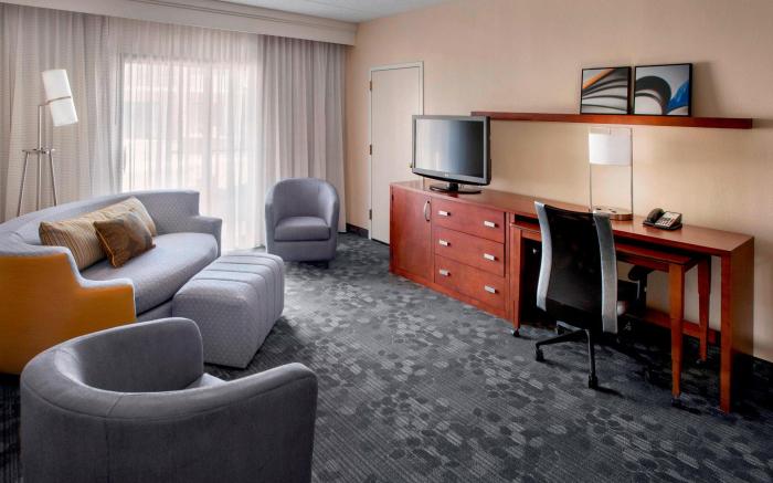 Courtyard By Marriott Hartford/Windsor Airport
