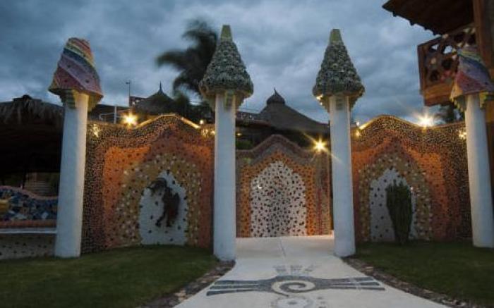 Paradise Hotel Boutique & Lounge