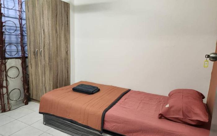 Simple flat suitable for up to 7 guests