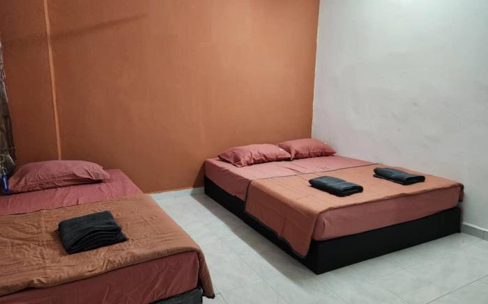 Simple flat suitable for up to 7 guests