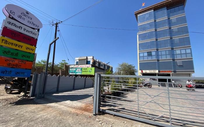 THE GRAND SAROVAR INN AND SUITES