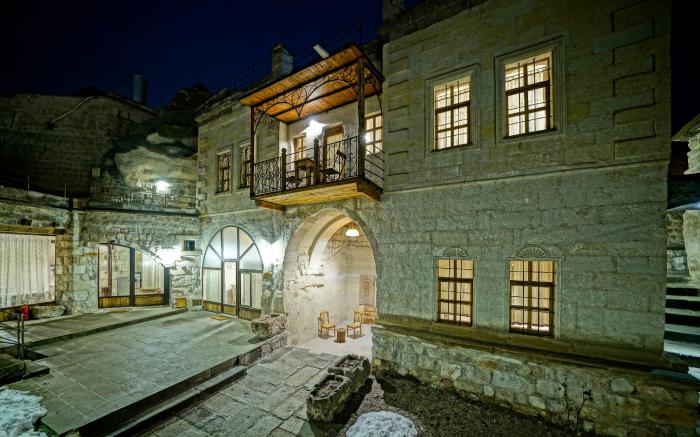 Naraca Cave House