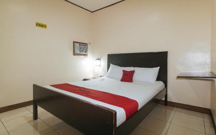 RedDoorz @ Elegance Guest House near NAIA T3