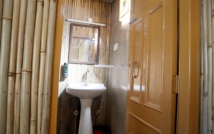 Bamboo Cottage with River and Mountain View