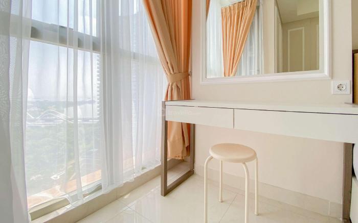 Well Furnished 1BR Gold Coast Apt By Travelio