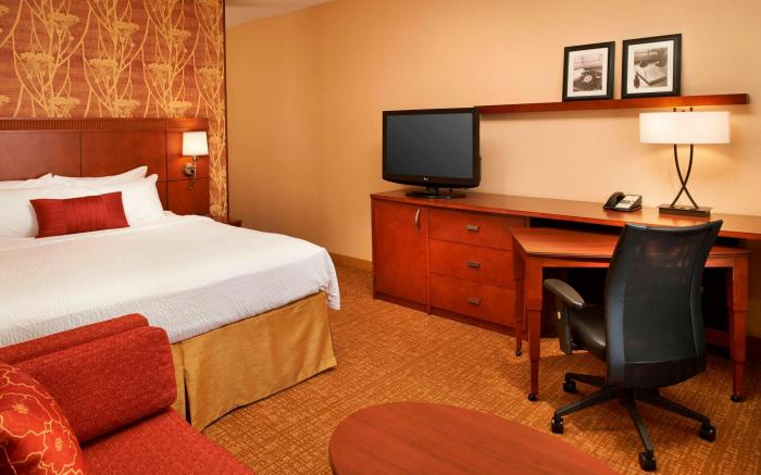 Courtyard by Marriott Toledo Airport Holland