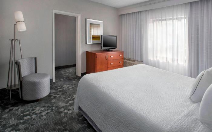 Courtyard by Marriott Newark Liberty International Airport