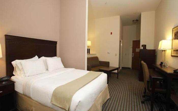 Holiday Inn Express Leland - Wilmington Area By IHG
