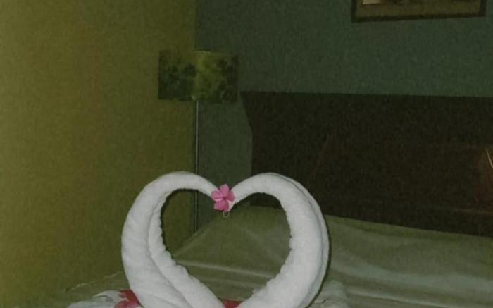 La Ribiera del Lago Peten Itza