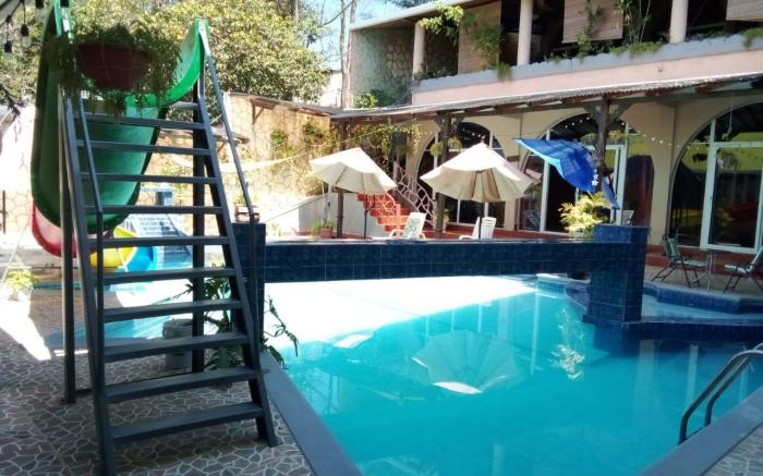 La Ribiera del Lago Peten Itza